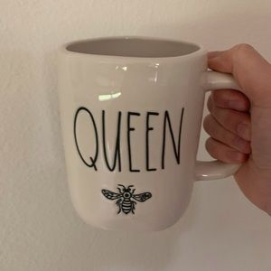 New Rae Dunn queen bee mug
